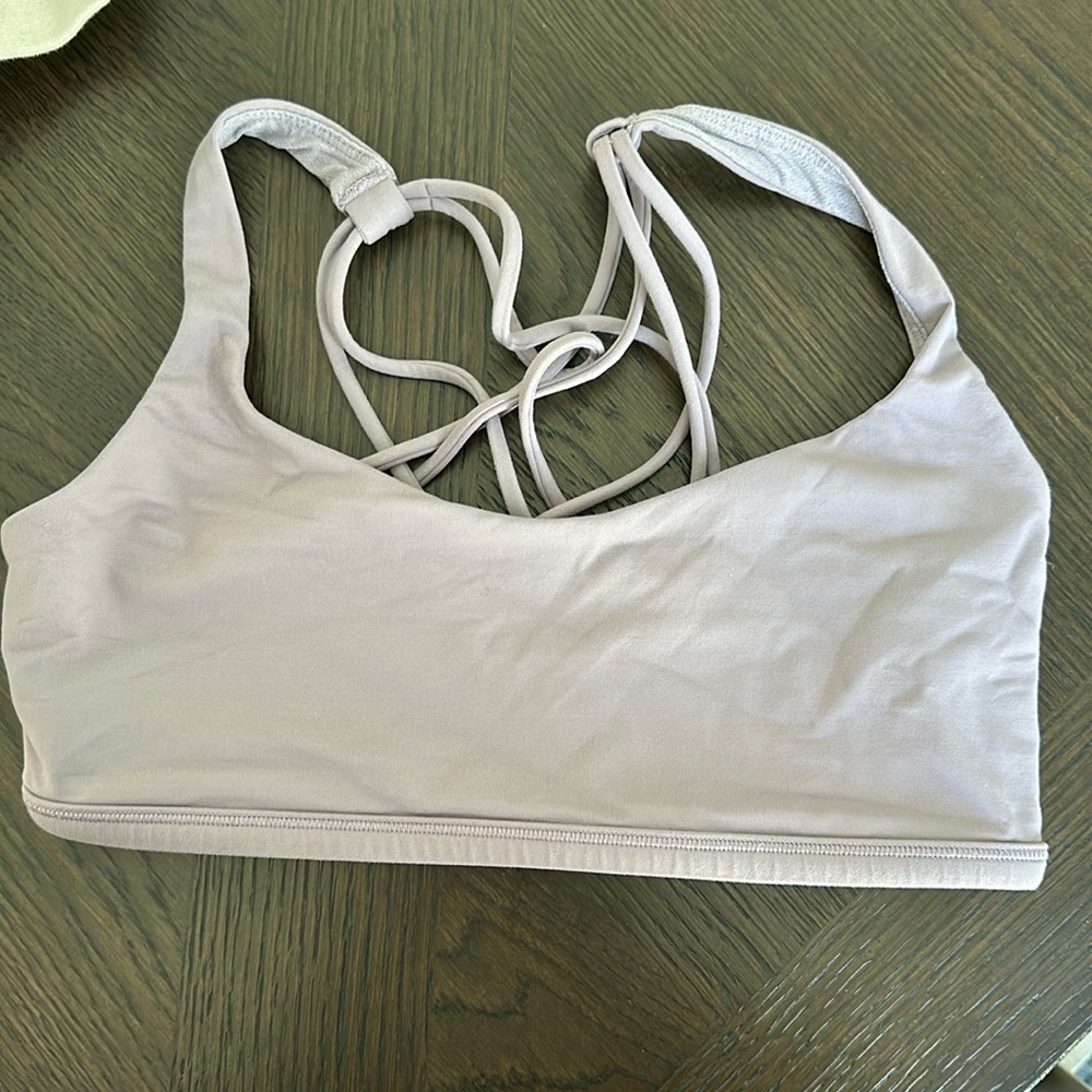 Lululemon Sports Bra - No Pads
Light Purple
Size 6
Like New